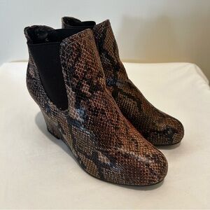 Rampage Shanae Boots Womens Size 8 Ankle Wedge Snake Print Bootie 3" Heel